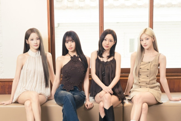 그룹 키스오브라이프가 최근 서울 모처에서 진행된 새 싱글 'SWEAT' 발매 기념 인터뷰에서 포즈를 취하고 있다. [사진=S2엔터테인먼트]
