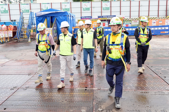 주우정 현대엔지니어링 대표이사가 현장을 둘러보고 있다. [사진=현대엔지니어링]