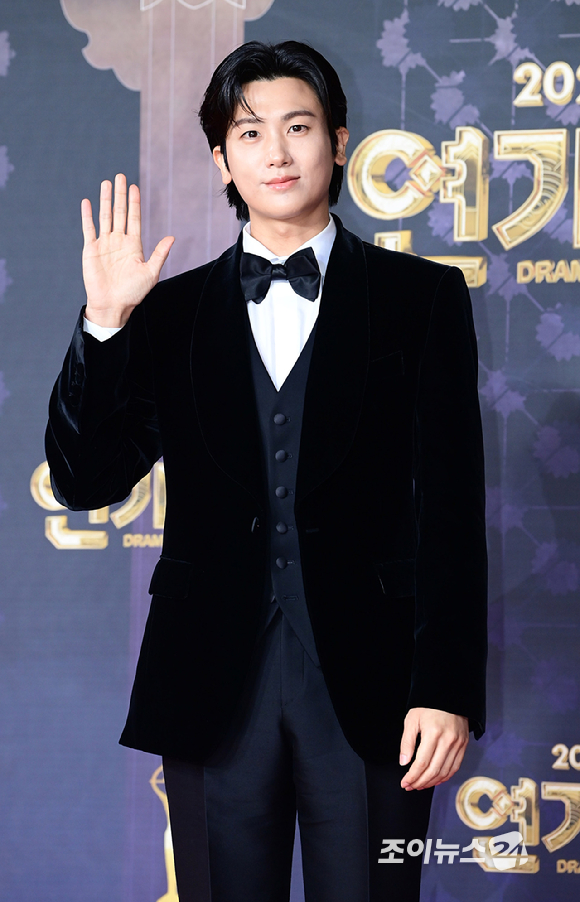 '보물섬' 배우 박형식이 31일 오후 서울 마포구 상암동 SBS 프리즘타워에서 열린&nbsp;2025 SBS 연기대상&nbsp;레드카펫 행사에 참석하고 있다. [사진=정소희 기자]