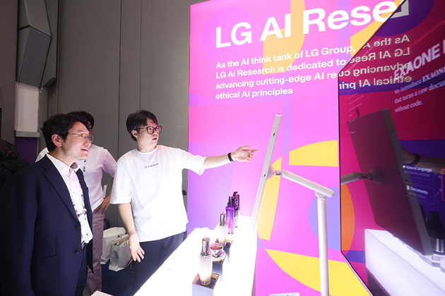 LG AI연구원이 서울 코엑스에서 진행 중인 ICML 2026에 참가해 연구 성과와 엑사원의 산업 현장 혁신 사례를 공개했다. [사진=LG]