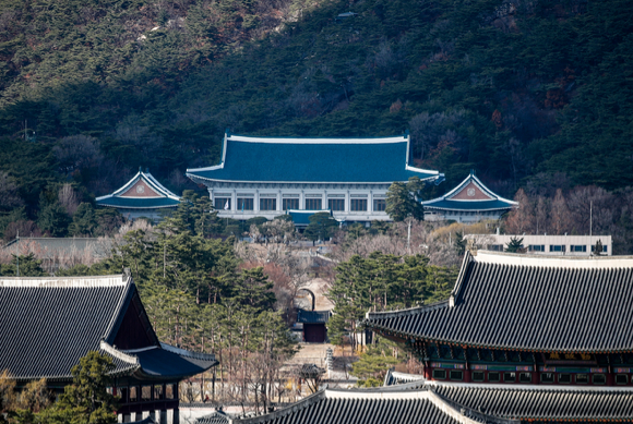 윤석열 대통령 당선인이 기자회견을 통해 새로운 대통령 집무실로 용산 국방부 청사를 지목했다. 윤 당선인은 기존 청와대는 5월 10일 새 정부 출범에 맞서 공원으로 개방한다고 밝혔다. 사진은 20일 오후 서울 종로구 청와대의 모습. 2022.03.20. [사진=뉴시스]