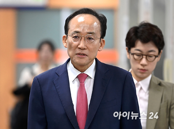 12&middot;3 비상계엄 당시 국회의 계엄 해제 표결을 방해한 혐의를 받는 추경호 대구시장이 30일 오전 서울중앙지방법원에서 열린 1심 결심공판에 출석하고 있다. [사진=곽영래 기자]