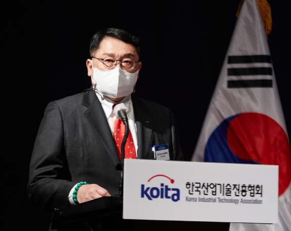 구자균 한국산업기술진흥협회 회장이 회장 수락인사를 하고 있다.[사진=산기협]