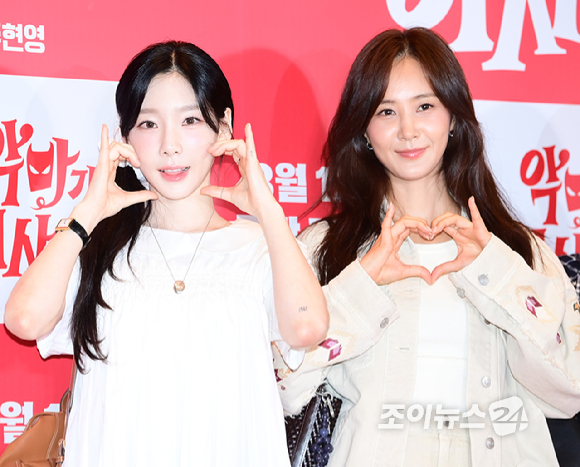 그룹 소녀시대 태연-유리-효연-서현-수영-티파니가 7일 오후 서울 용산구 CGV용산아이파크몰에서 열린 영화 '악마가 이사왔다'(감독 이상근) VIP 시사회에 참석하고 있다. [사진=정소희 기자]