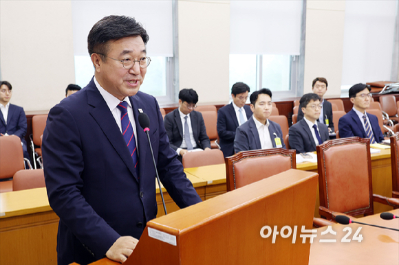 윤호중 행정안전부 장관 후보자가 18일 서울 여의도 국회에서 열린 국회 행정안전위원회 윤호중 행정안전부 장관 후보자 인사청문회에서 모두발언을 하고 있다. [사진=곽영래 기자]