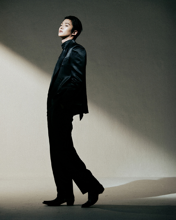 배우 로운이 '탁류' 인터뷰에 앞서 사진촬영을 하고 있다. [사진=월트디즈니 컴퍼니 코리아]