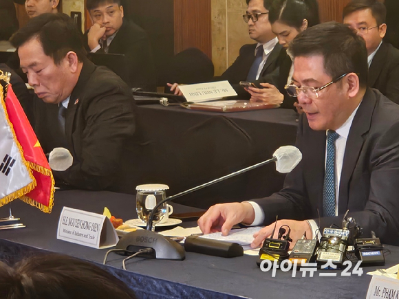 안덕근 산업통상자원부 장관(가운데)이 25일 서울 한 호텔에서 열린 '한-베트남 산업장관 회담'에 참석해 발언하고 있다. [사진=설재윤 기자]