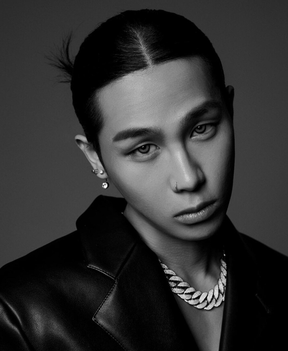 경찰을 찾아가 마약 투약 사실을 자수한 래퍼 식케이(본명 권민식 씨)가 항소심에서도 징역형 집행유예를 선고받았다. 사진은 식케이. [사진=식케이 SNS]