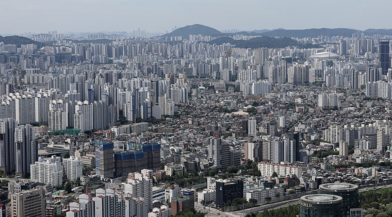 0일 서울 영등포구 여의도63빌딩 '63 스카이피크닉' 전망대에서 바라본 영등포구, 구로구, 금천구 모습. 2026.8.10 [사진=연합뉴스]
