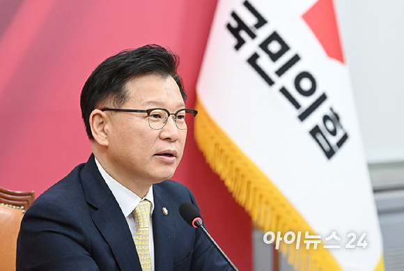 이양수 국민의힘 사무총장이 9일 오후 서울 여의도 국회에서 김문수 대통령 후보와 한덕수 무소속 예비후보의 단일화 관련 기자회견을 하고 있다. [사진=곽영래 기자]
