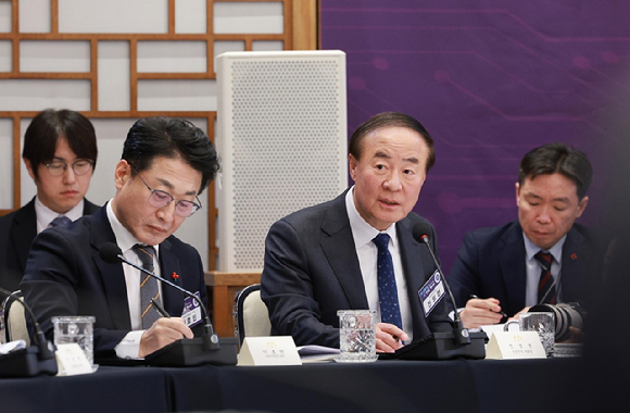 삼성전자 전영현 &quot;반도체 투자 기업 단독 감당 어려운 상황&quot;