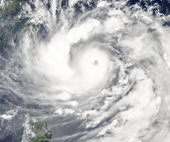 NASA 아쿠아 위성이 1일 찍은 태풍 ‘힌남노’. 강력한 모습을 보이고 있다. [사진=NASA]