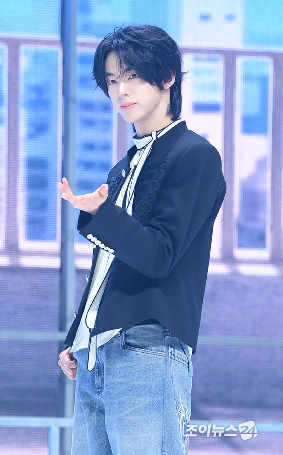 그룹 투어스 도훈이 27일 오후 서울 광진구 광장동 예스24라이브홀에서 열린 투어스(TWS) 미니 5집 'NO TRAGEDY' 발매 기념 쇼케이스에서 참석하고 있다. [사진=정소희 기자]