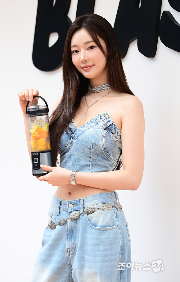 방송인 이시안이 20일 오후 서울 강남구 꼴라보하우스 도산에서 열린 샤크 닌자 블라스트 팝업 포토세션에서 포즈를 취하고 있다. [사진=정소희 기자]