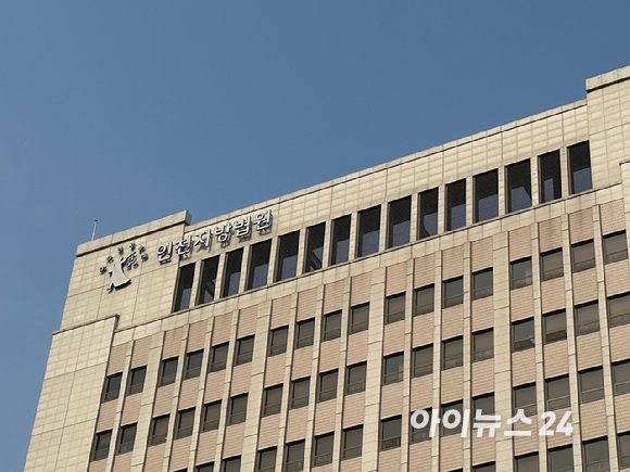 26일 국가대표 축구 선수 손흥민의 부친인 손웅정 감독을 아동학대 혐의로 고소한 40대 학부모가 다른 사건으로 유죄를 선고받았다. 사진은 인천지방법원 전경. [사진=신수정 기자]