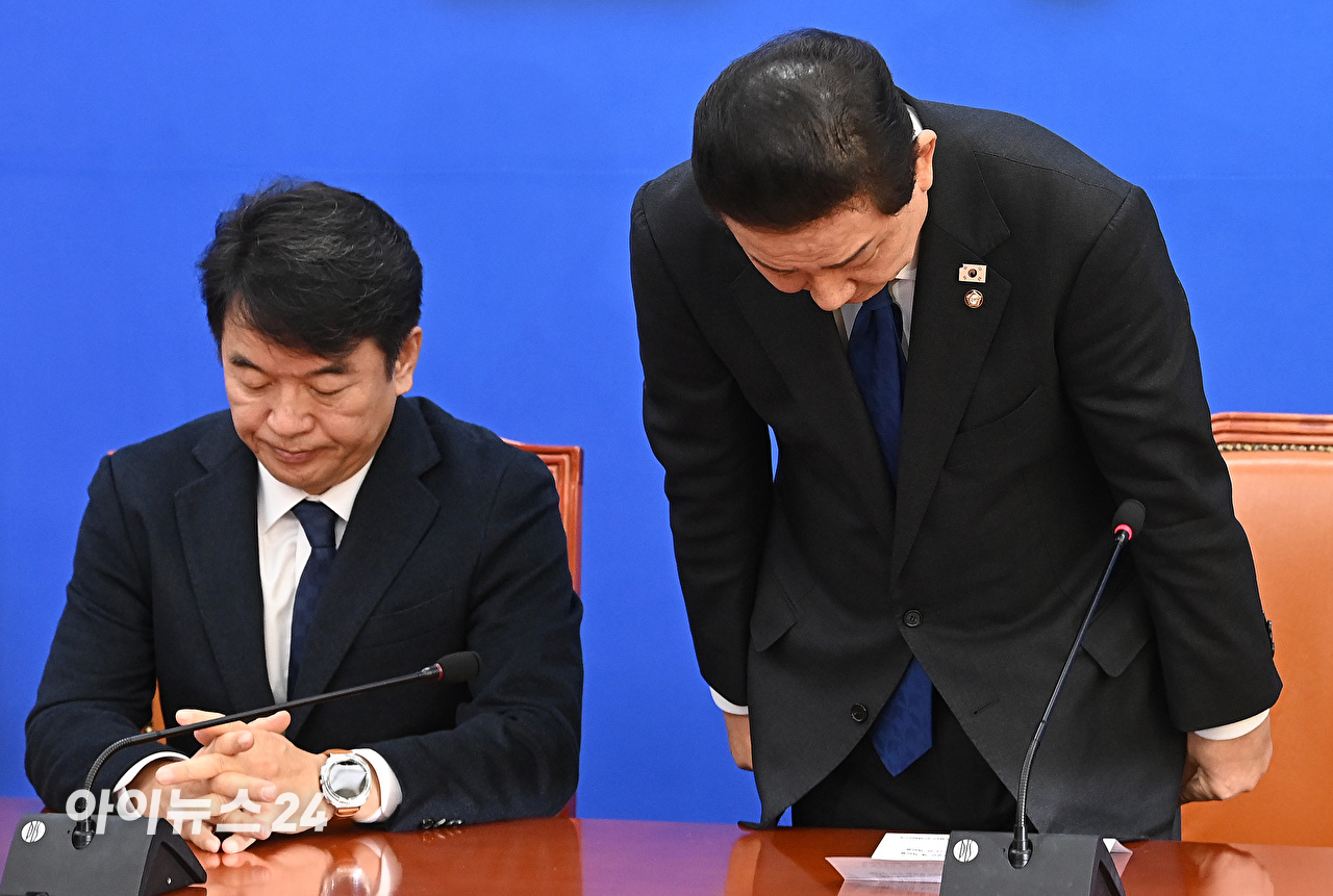 김병기 더불어민주당 원내대표가 30일 서울 여의도 국회에서 열린 원내대책회의에 사퇴의사를 밝히고 있다. [사진=곽영래 기자]