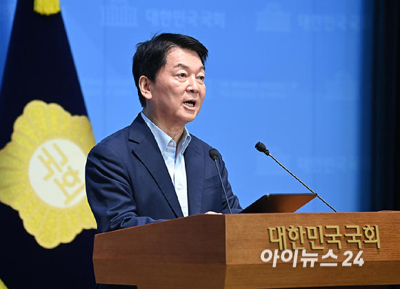 안철수 국민의힘 의원이 28일 오전 서울 여의도 국회 소통관에서 국민의힘 혁신안 발표 기자회견을 하고 있다. [사진=곽영래 기자]