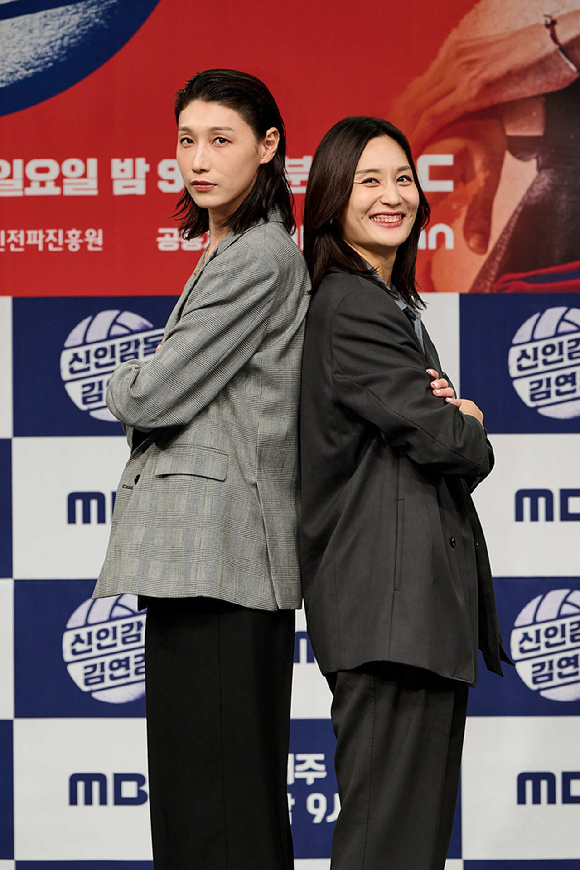 24일 MBC 신사옥에서 열린 새 예능프로그램 '신인감독 김연경' 제작발표회에서 김연경이 포토타임을 갖고 있다. [사진=MBC]