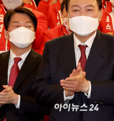 안철수 인수위원장(왼쪽)과 윤석열 당선인. [사진=김성진 기자]