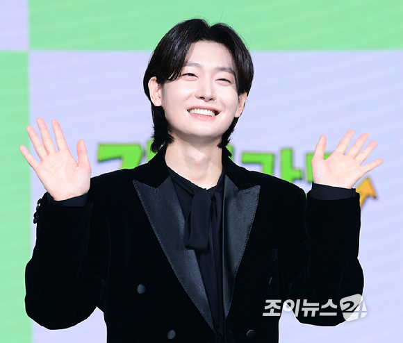 가수 김용빈이 16일 오전 서울 마포구 쇼킹케이팝센터에서 열린 ENA 예능 프로그램 '길치라도 괜찮아' 제작발표회에 참석하고 있다. [사진=정소희 기자]
