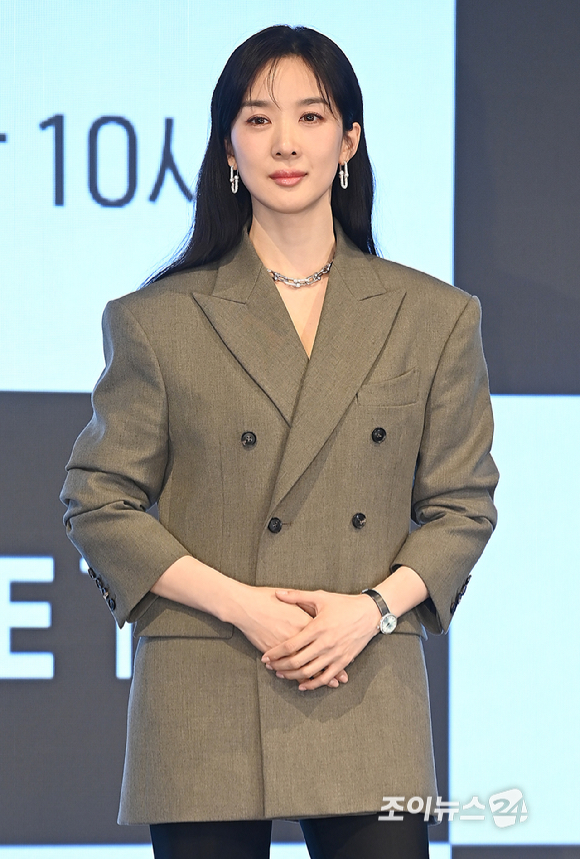 배우 이청아가 26일 서울 신도림동 디큐브시티 더세인트에서 진행된 ENA 새 월화드라마 '아너 : 그녀들의 법정' 제작발표회에서 포즈를 취하고 있다. [사진=곽영래 기자]