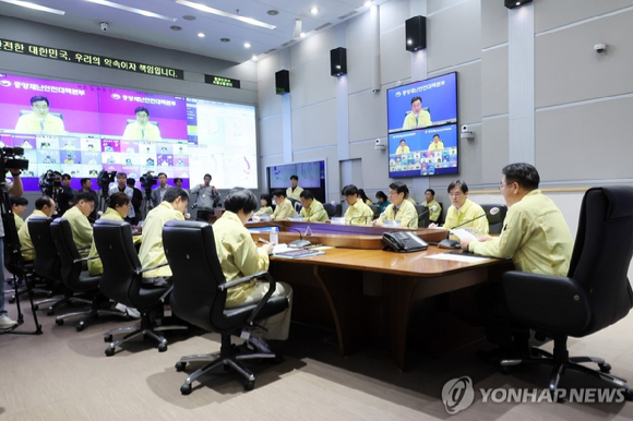 윤호중 행정안전부 장관이 9일 서울 종로구 정부서울청사 상황센터에서 국가정보자원관리원 행정정보시스템 화재 관련 중앙재난안전대책본부 10차 회의를 주재하고 있다. [사진=연합뉴스]