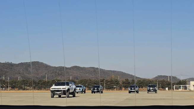 헥터 비자레알 GM 한국사업장 사장이 27일 경기도 김포시 한국타임즈항공에서 열린 'GMC 브랜드 데이'에서 발표하고 있다. [사진=김종성 기자]