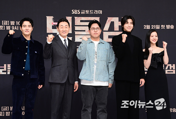 배우 이해영-박형식-허준호가 21일 오후 서울 양천구 목동 SBS에서 열린 SBS 새 금토드라마 '보물섬' 제작발표회에 참석 하고 있다. [사진=정소희 기자]