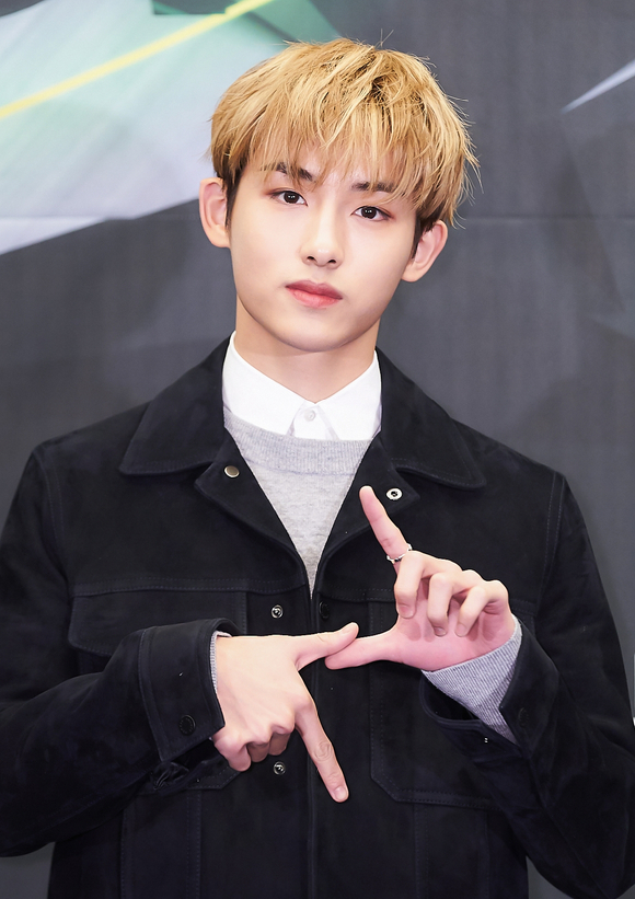 그룹 NCT 윈윈이 14일 온라인으로 진행된 Mnet 'NCT World 2.0' 제작발표회에 참석해 포즈를 취하고 있다. [사진=Mnet]