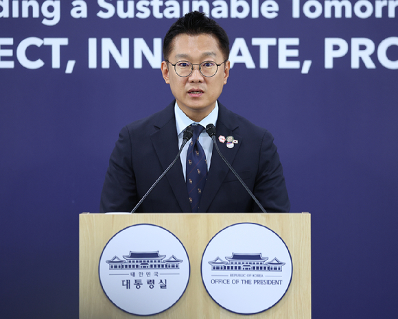 김남준 대변인이 30일 경북 경주 APEC 미디어센터에서 이날 열린 한-캐나다 정상회담 관련 브리핑을 하고 있다. 2025.10.30 [사진=연합뉴스]