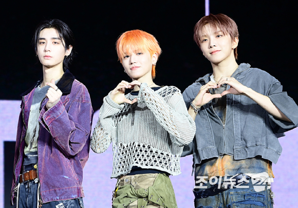 그룹 보이넥스트도어가 20일 오후 서울 강서구 KBS아레나에서 열린 보이넥스트도어(BOYNEXTDOOR) 새 앨범 '디 액션'(The Action) 쇼케이스에 참석하고 있다. [사진=정소희 기자]