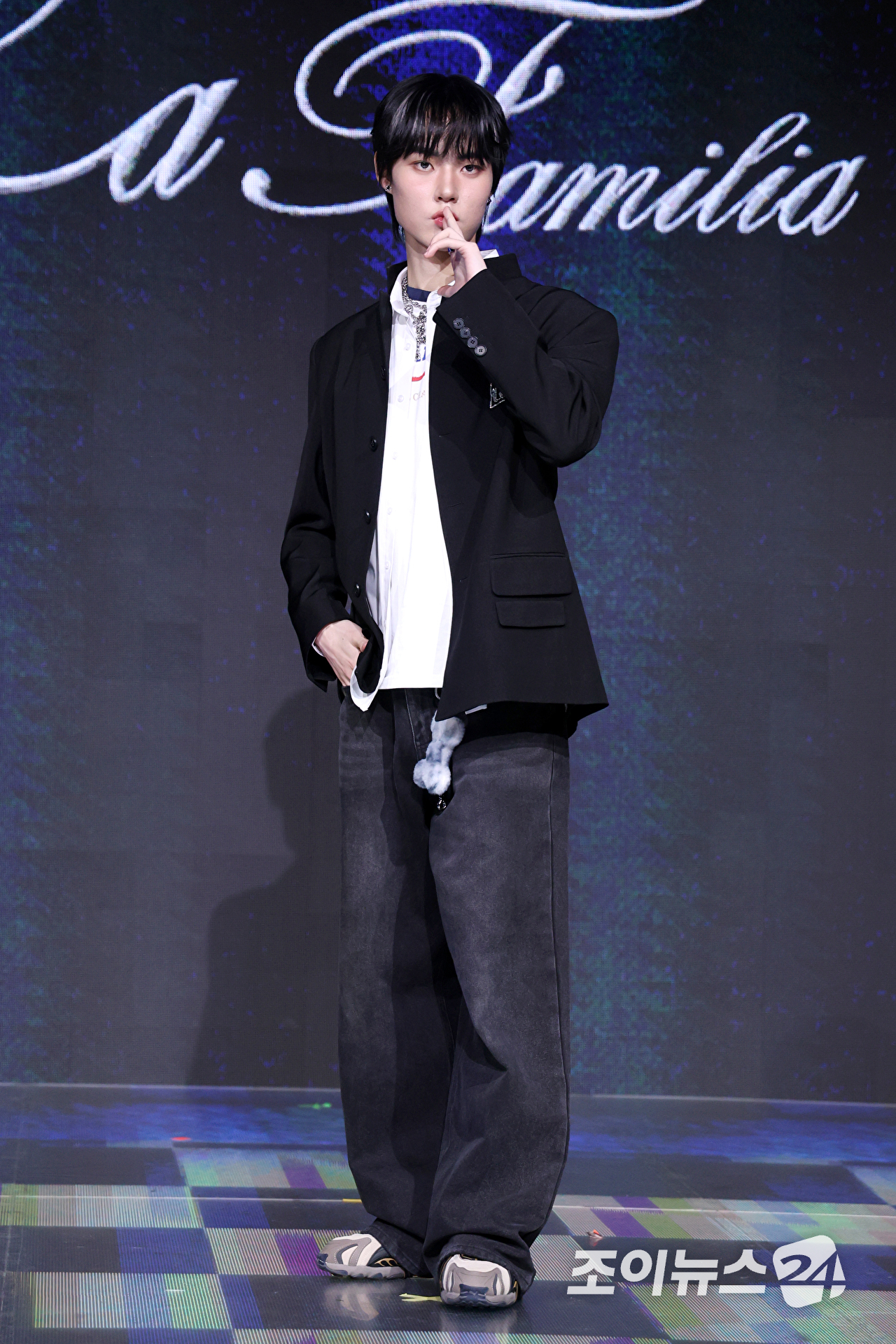 그룹 초코1(ChoCo1) 태조가 24일 오후 서울 마포구 상암동 쇼킹케이팝센터에서 열린 초코엔터테인먼트 첫 패밀리 앨범 '초코 라 파밀리아(ChoCo La Familia)' 발매 기념 쇼케이스에 참석해 포즈를 취하고 있다. [사진=문수지 기자]