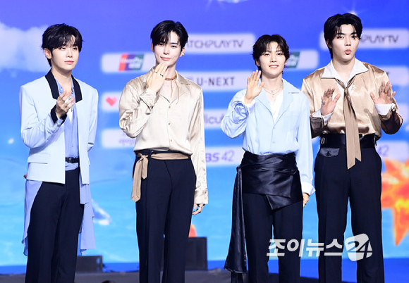그룹 제로베이스원(ZEROBASEONE)이 9일 오후 경기도 일산 킨텍스에서 열린 2026 SBS 가요대전 Summer 블루카펫 행사에 참석하고 있다. [사진=정소희 기자]