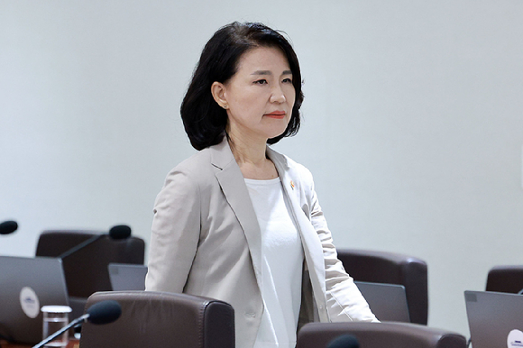 이진숙 방송통신위원장이 8일 용산 대통령실에서 열린 국무회의에 참석하고 있다. 2025.7.8 [사진=연합뉴스]