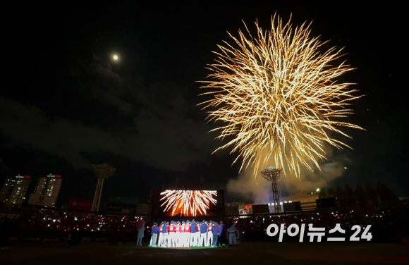 '조선의 4번 타자' 롯데 이대호의 은퇴식이 8일 부산 동래구 사직야구장에서 열린 가운데 이대호의 다양한 모습. [사진=정소희 기자]