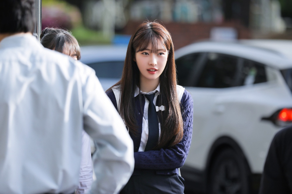 에버글로우 시현이 '살롱 드 홈즈'에 출연한다. [사진=위에화 ]