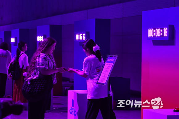 방탄소년단(BTS)과 아미(ARMY, 팬덤명)의 특별한 축제 'BTS FESTA'가 13일 경기도 고양시 킨텍스에서 진행되고 있다. [사진=문수지 기자]