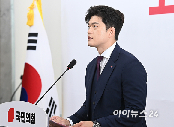 김용태 국민의힘 비상대책위원장이 30일 서울 여의도 국회에서 퇴임 기자회견을 하고 있다. [사진=곽영래 기자]