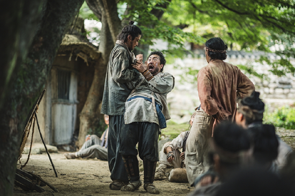 배우 로운이 디즈니+ 오리지널 '탁류'에서 열연하고 있다. [사진=월트디즈니 컴퍼니 코리아]