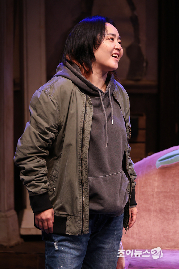 배우 문근영이 19일 오후 서울 종로구 동숭동 대학로티오엠에서 진행된 연극 '오펀스' 프레스콜에 참석해 열연을 펼치고 있다. [사진=문수지 기자]