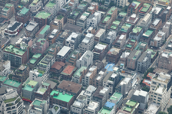 21일 서울 종로구에서 한국임대인연합이 HF 전세보증금 반환보증 조건 변경 시행 유예를 요청하는 기자회견을 열고 있다. [사진=이수현 기자]