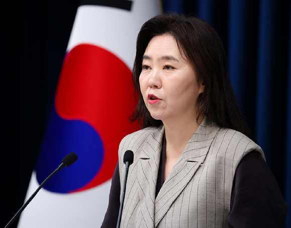 강유정 대통령실 대변인이 15일 용산 대통령실에서 이날 오후 열리는 핵심규제 합리화 전략회의에 대해 브리핑하고 있다. [사진=연합뉴스]