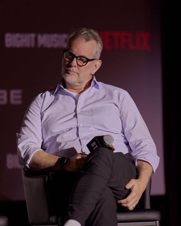 브랜든 리그 넷플릭스 논픽션 시리즈 및 스포츠 부문 VP, 김현정 빅히트 뮤직 VP, 유동주 하이브 뮤직 그룹 APAC 지역 대표, 개럿 잉글리쉬 총괄 프로듀서가 20일 서울 종로구 씨네큐브 광화문에서 열린 넷플릭스 'BTS 컴백 라이브: ARIRANG' 사전 미디어 브리핑에서 대담을 나누고 있다. [사진=넷플릭스]