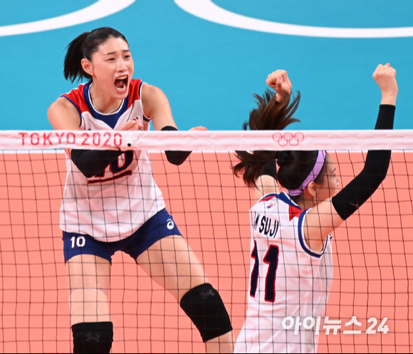 8일 오전 일본 도쿄 아리아케 아레나에서 '2020 도쿄올림픽' 여자 배구 동메달 결정전 대한민국과 세르비아의 경기가 펼쳐졌다. 한국 김연경이 포효하고 있다.