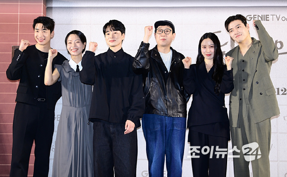(왼쪽부터)유수빈-김신록-박단희 감독-한준희 크리에이터-고민시-강하늘이 8일 오후 서울 마포구 상암동 스탠포드 호텔에서 진행된 지니 TV 오리지널 '당신의 맛' 제작발표회에 참석하고 있다. [사진=정소희 기자]