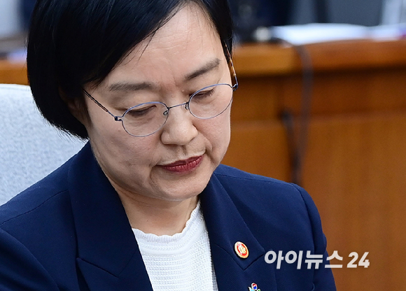 한성숙 국무총리 후보자가 25일 서울 여의도 국회에서 열린 인사청문회에서 출석하고 있다. [사진=정소희 기자]