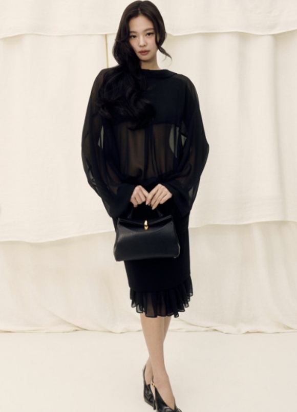 제니 [사진=자크뮈스 SNS]