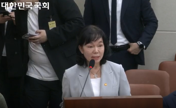 송경희 개인정보보호위원회 위원장이 14일 국회 정무위원회 국정감사에서 인사말을 하고 있다. [사진=국회의사중계]