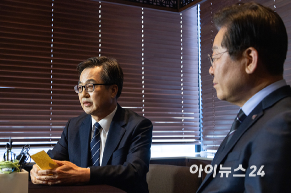 이재명 더불어민주당 대표와 김동연 경기도지사가 28일 오후 서울 여의도의 한 식당에서 회동을 하고 있다. [사진=곽영래 기자]