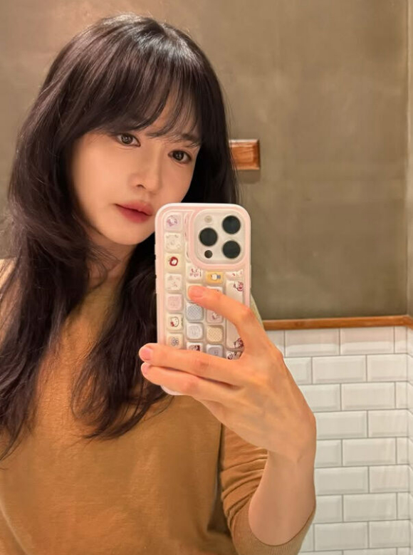 성유리, 뱅머리 하고 더 어려진 근황...옥주현도 깜짝 "인간인가 인형인가"